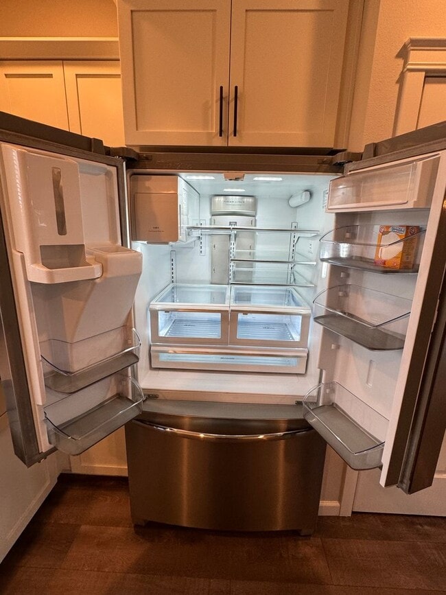 Building Photo - Charming 3-Bedroom Home