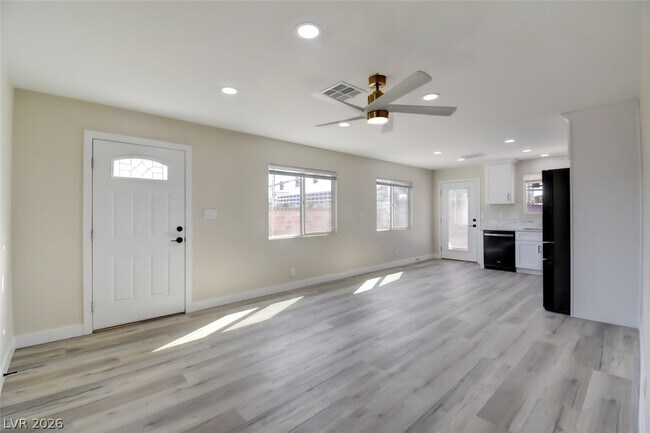 Building Photo - 4401 Vía Torino