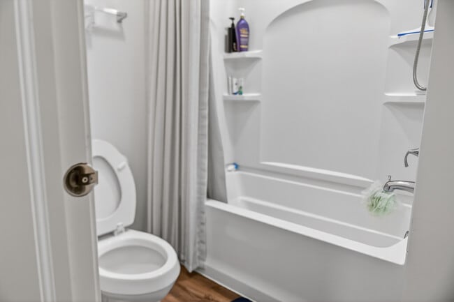 Building Photo - 395 S Pointe Ave