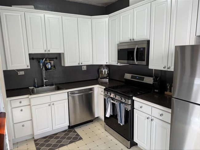 Building Photo - 371 S Franklin St