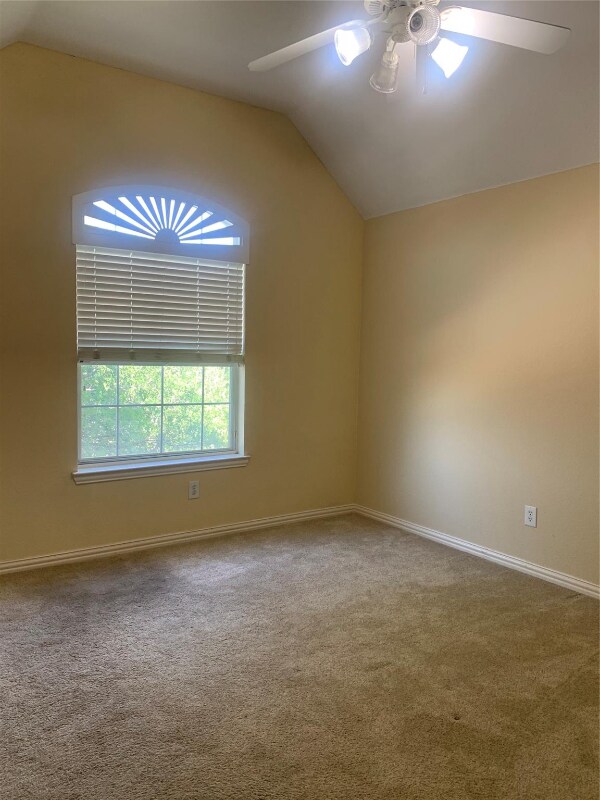 Building Photo - 9101 Forest Hills Dr