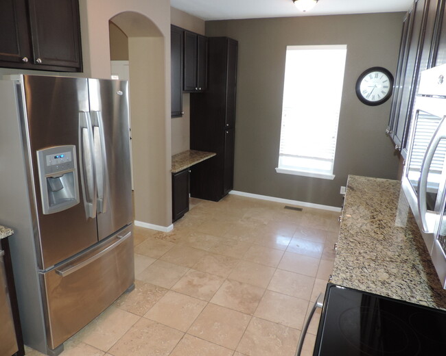 Building Photo - Conservatory 4 Bedroom Home (Available Imm...