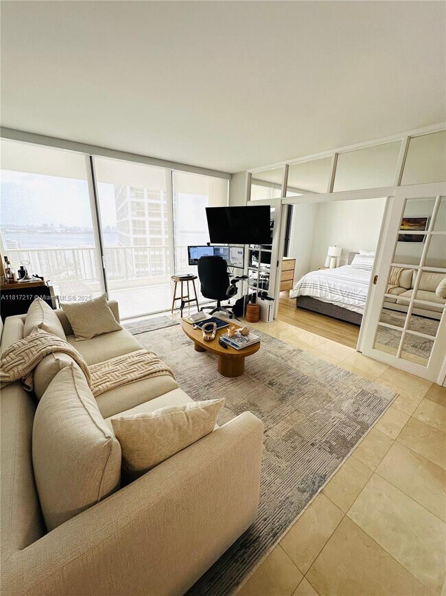 Building Photo - 1581 Brickell Ave