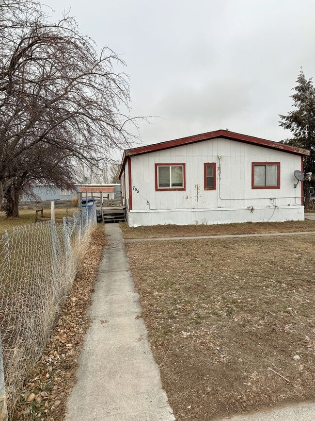 Building Photo - Cozy 3 Bed, 2 Bath Home in Idaho Falls!