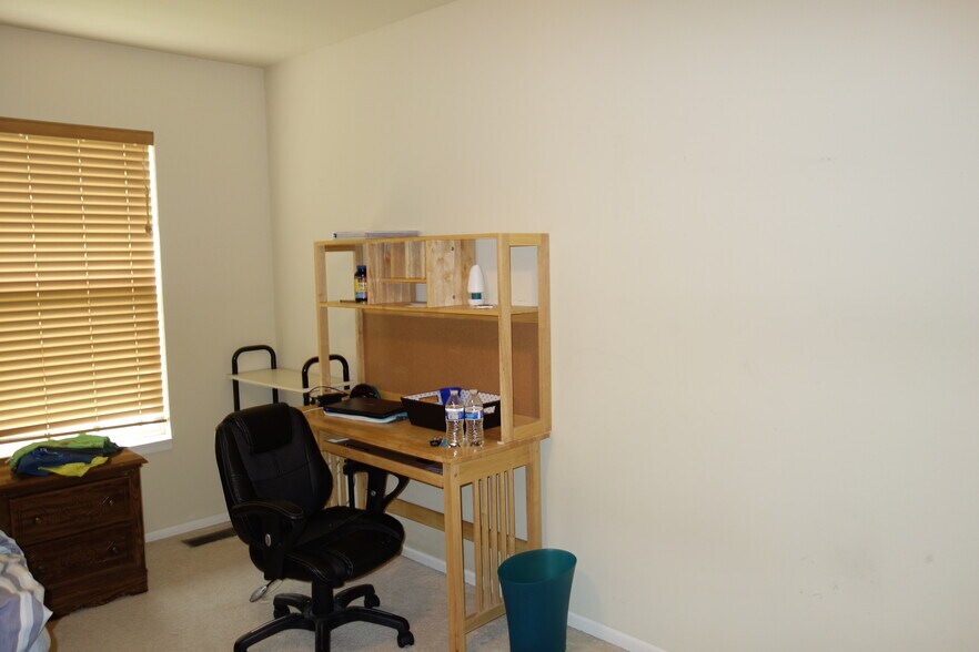 Building Photo - 114 Meadowgate Ct