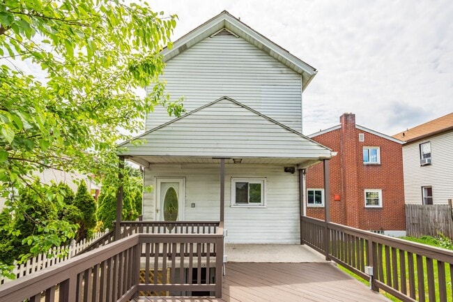 Building Photo - AVAILABLE APRIL 1ST, don't miss this BEAUTIFUL 3-Bedroom Home in Clairton!