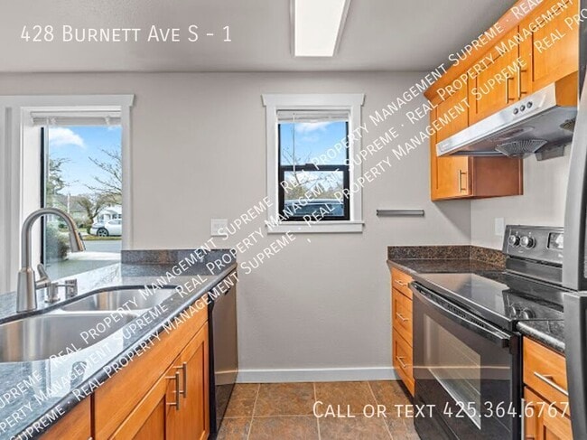 Building Photo - 428 Burnett Ave S