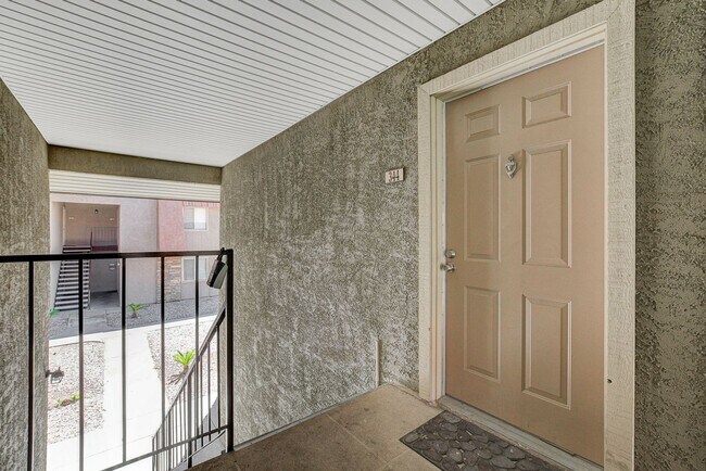 Building Photo - SINGLE BEDROOM CONDO IN GUARD GATED COMMUN...