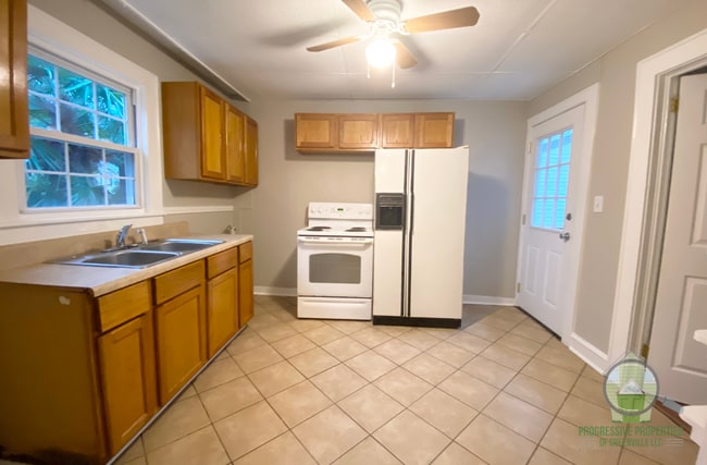 Building Photo - 415 Furman Rd