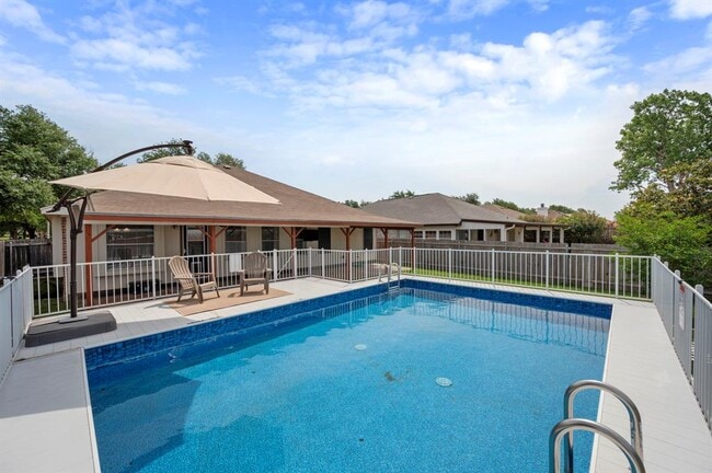 Building Photo - 1500 Lochaline Loop