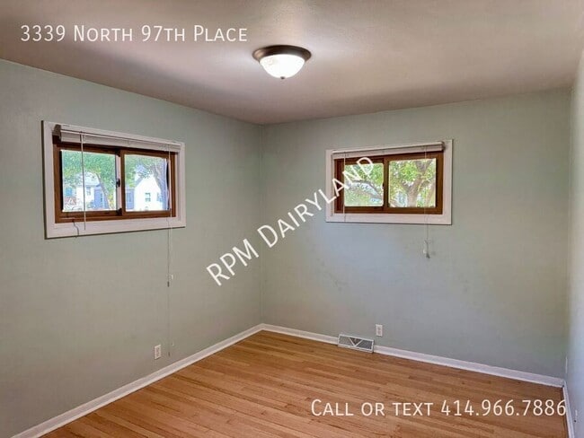 Building Photo - 3339 N 97th Pl