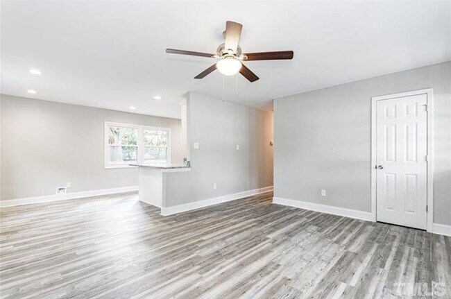Building Photo - 3113 Idlewood Village Dr