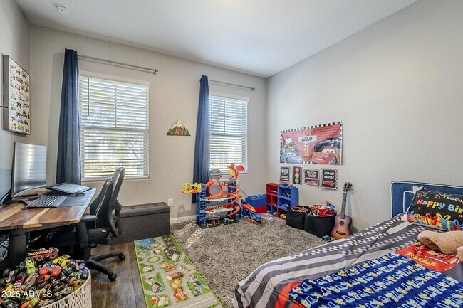 Building Photo - 9935 E Thornbush Ave