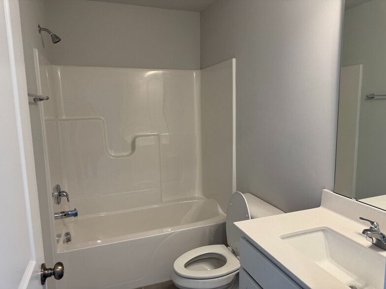 Building Photo - Room in Townhome on Kasota Ln