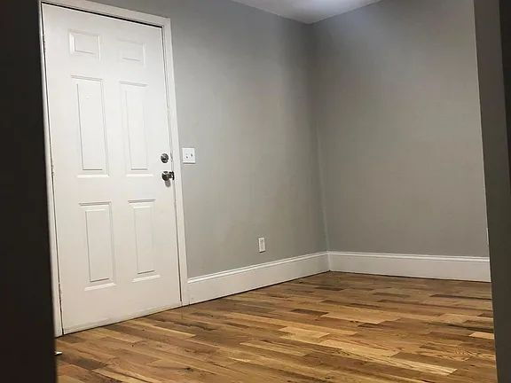 Building Photo - Sleek Highland Park Unit – Great Location,...