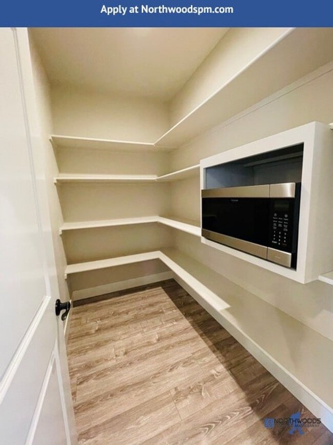 Building Photo - Newer Gorgeous Home in Desirable Neighborhood