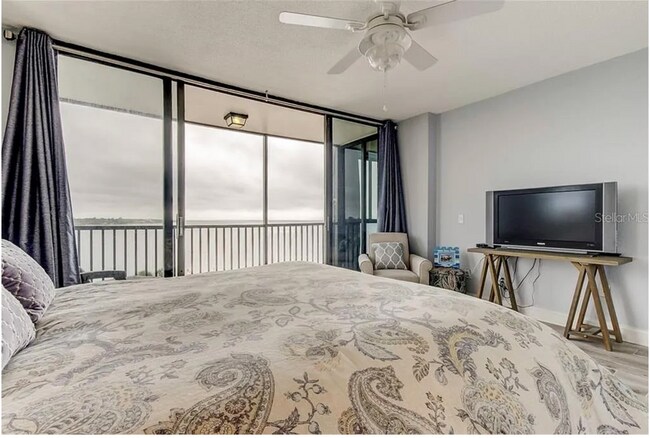 Building Photo - LONG TERM - FULLY FURNISHED 2/2 Open water...