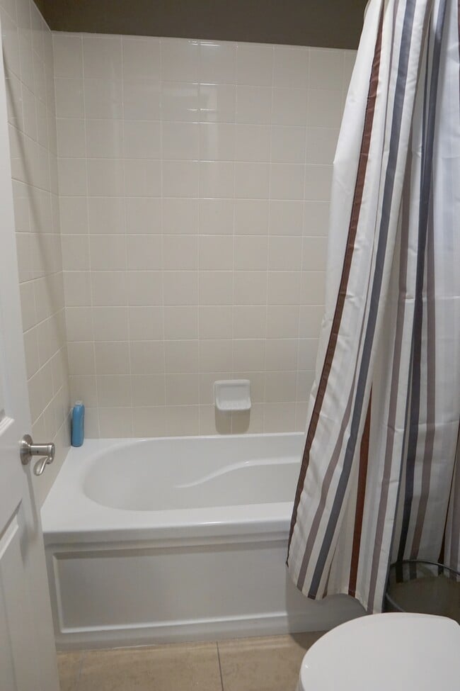 Building Photo - 73467 Travers St