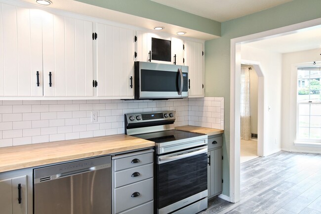 Building Photo - Beautiful Home in Gleneagle Neighborhood