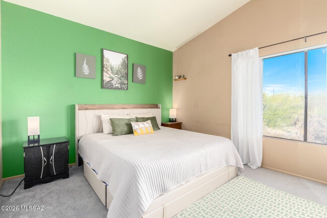 Building Photo - 10472 N Fair Mountain Dr