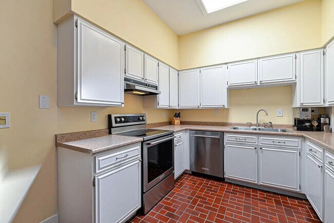 Building Photo - Portsmouth NH