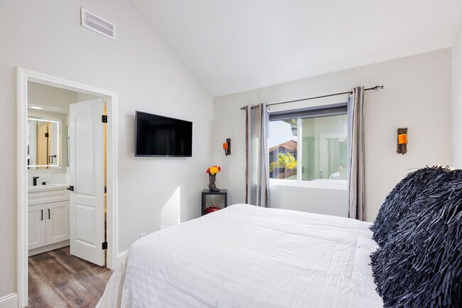 Building Photo - 22501 Birchcrest