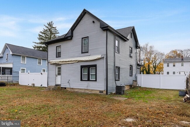 Building Photo - 14 Zane St