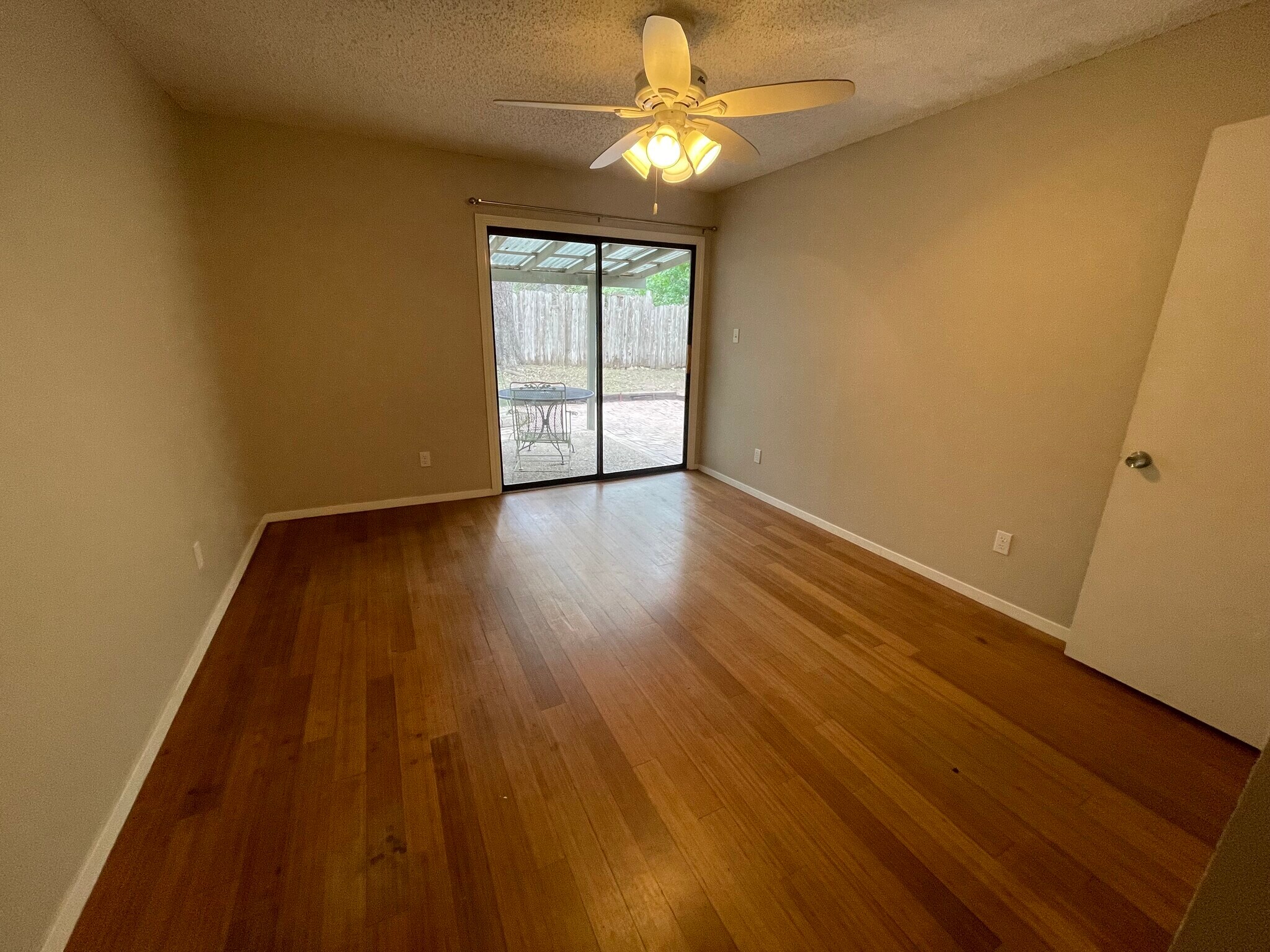 Building Photo - 2608 Carnarvon Ln