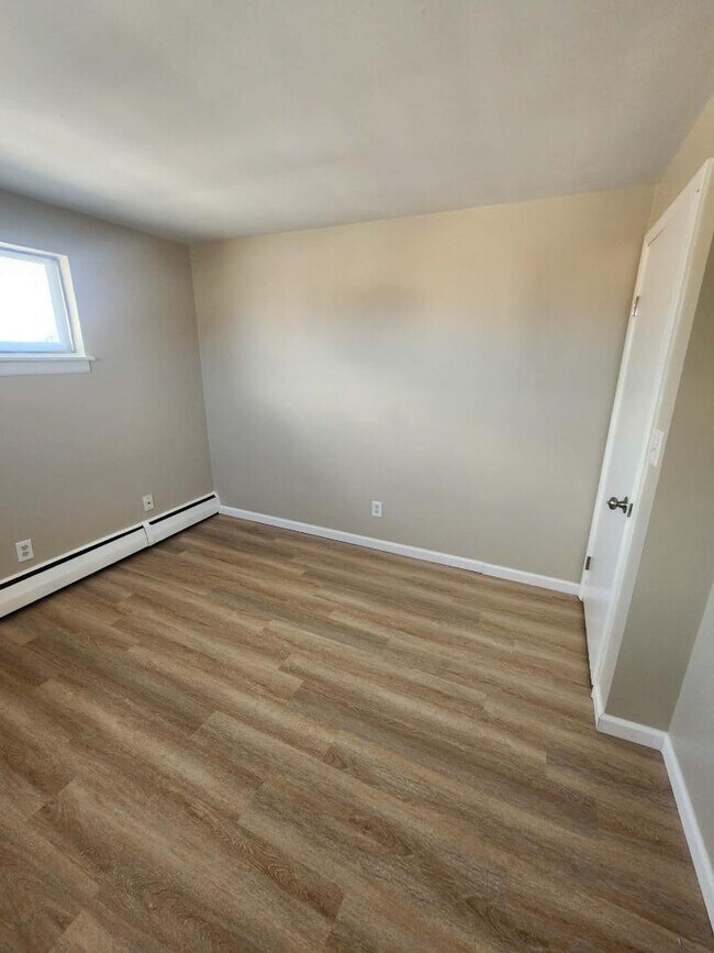 Building Photo - 1654 Abbott Rd