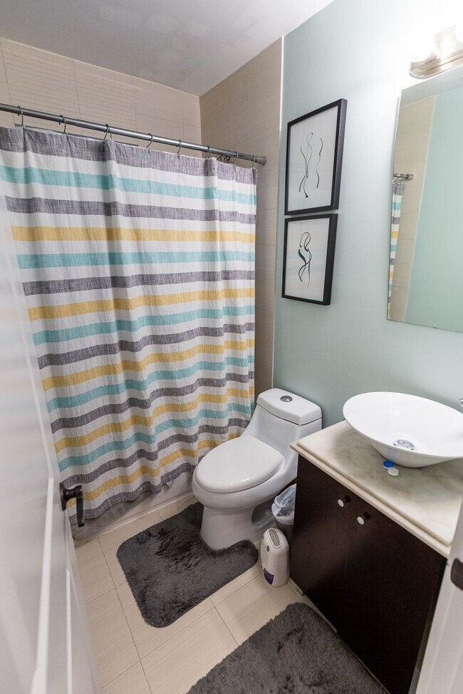 Building Photo - Trendy One Bedroom in Trinidad!