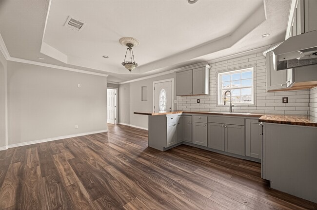 Building Photo - 12906 Gladden Dr