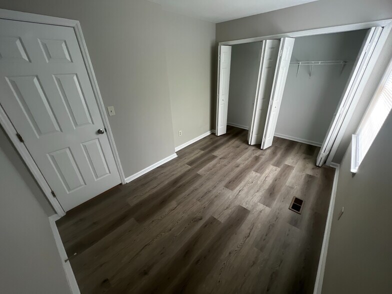 Building Photo - Room in Townhome on Lex Dr