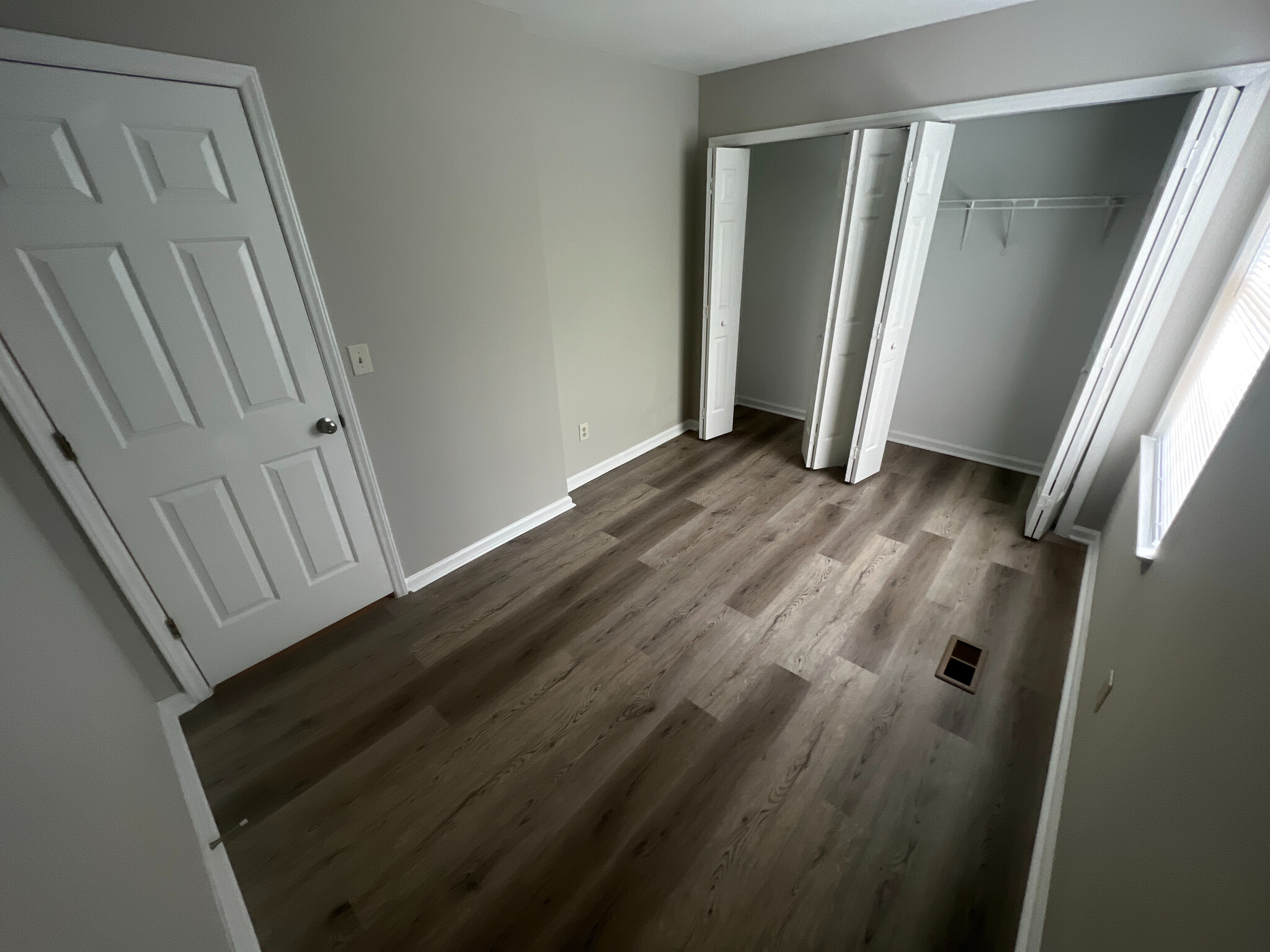Building Photo - Room in Townhome on Lex Dr