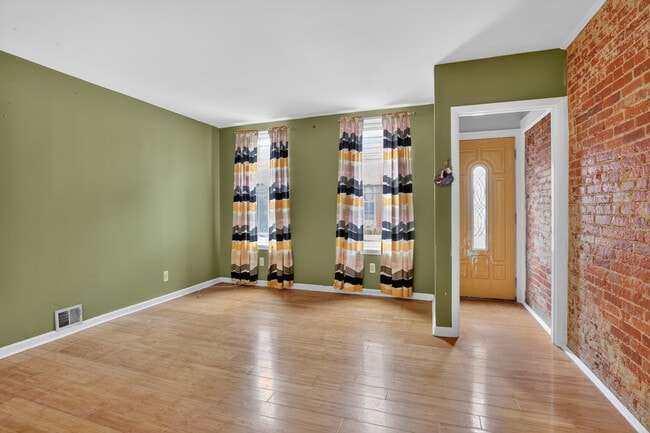 Building Photo - 419 McClellan St