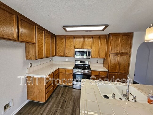 Building Photo - 3533 Des Moines Dr