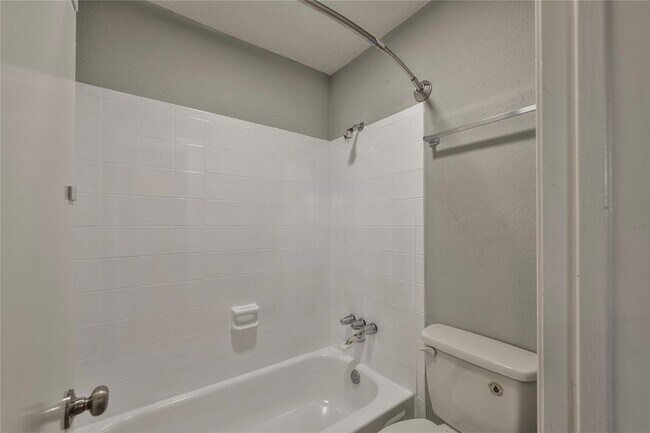 Building Photo - 14119 Bella Dr