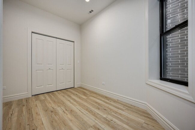 Building Photo - 1710 W Belmont Ave