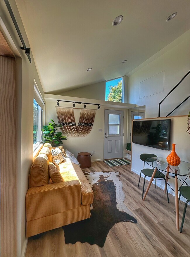 View looking back towards front door - 7044 McLaren Ave