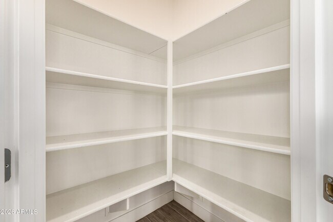 Building Photo - 2042 W Lariat Ln