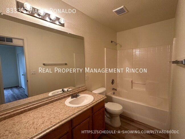 Building Photo - AVAILABLE NOW!!  Amazing 4bed/2bath in Rit...