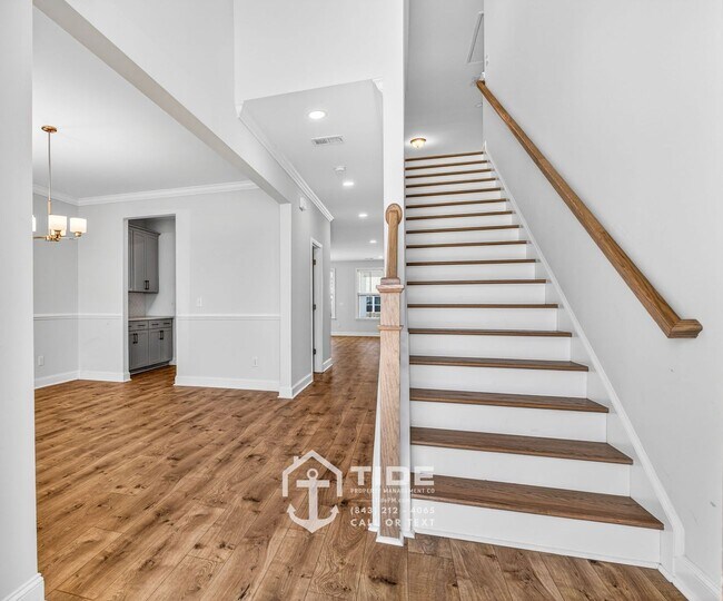 Building Photo - Comfort & Convenience in a Prime Location