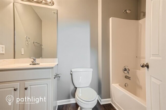 Building Photo - 213 Logan Creek Lane