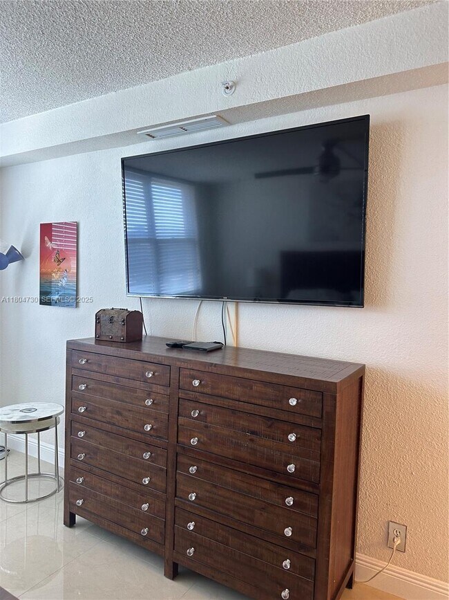 Building Photo - 2501 S Ocean Dr