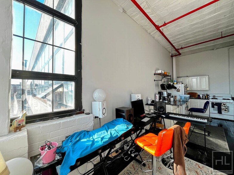 Building Photo - 248 McKibbin St