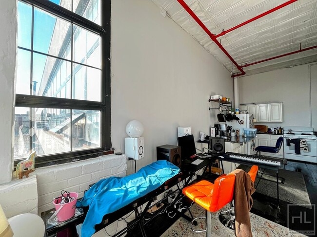 Building Photo - 248 McKibbin St