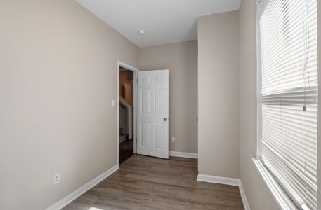 Building Photo - 6937 Etzel Ave