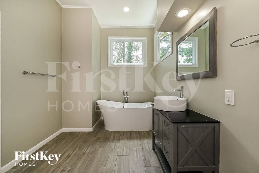 Building Photo - 1985 Wrights Way