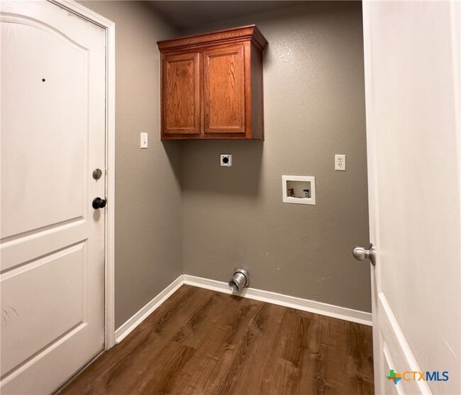 Building Photo - 308 Oak Ridge Dr