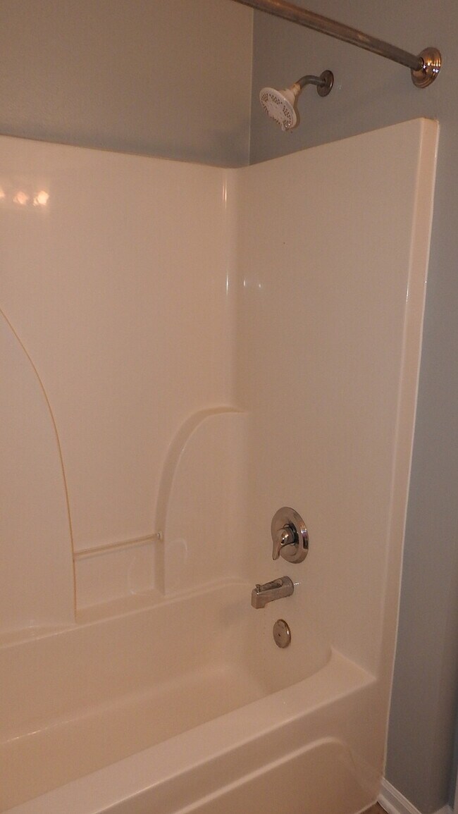 Building Photo - 3bed 2 full bath in Fort Osage Area