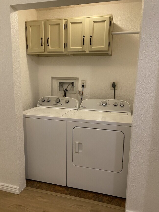 Building Photo - PENDING APPLICATION. **Move in Specials, $$ off rent!* *Beautifully remodeled townhome near Cherr...